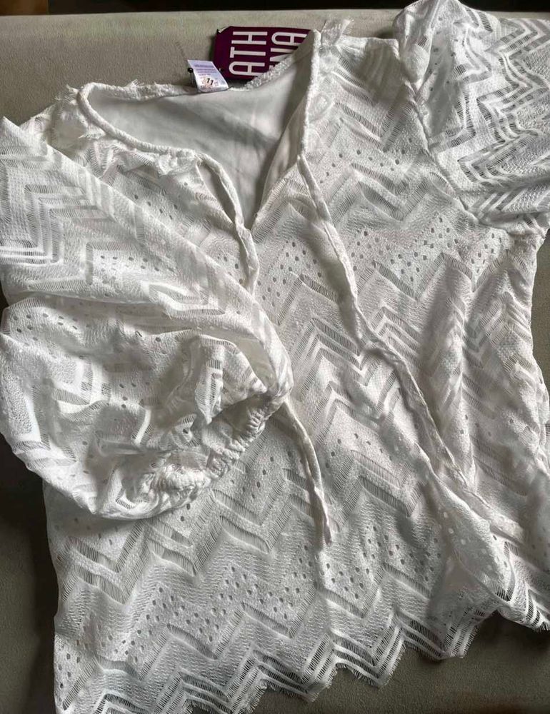 White Lace V-Neck Tunic Top