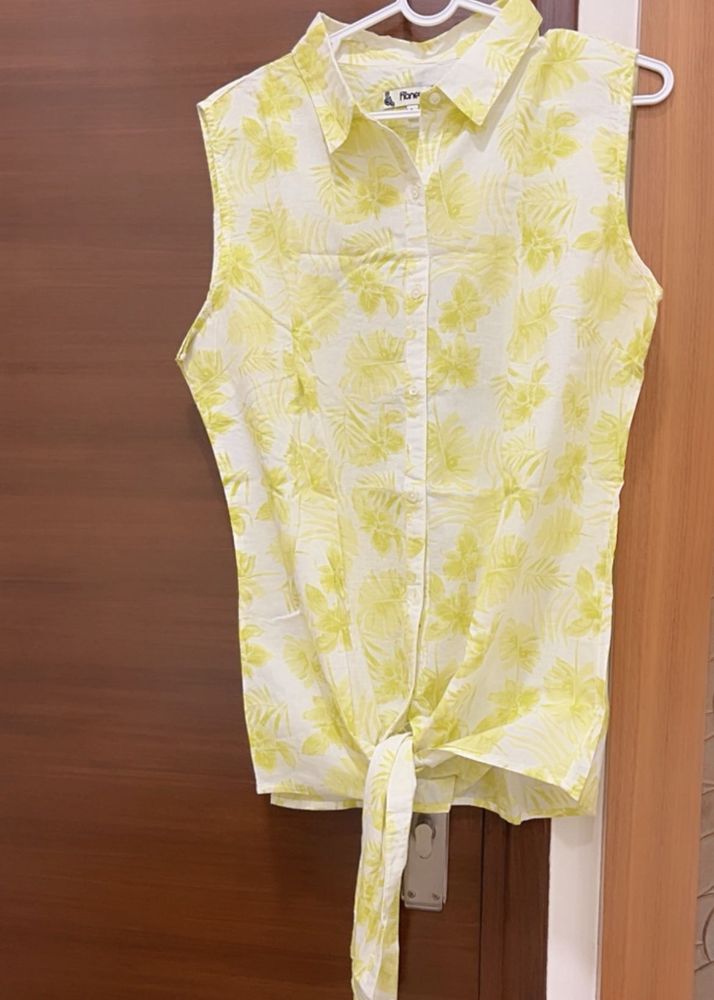 Floral Sleeveless Tie-Front Top size L