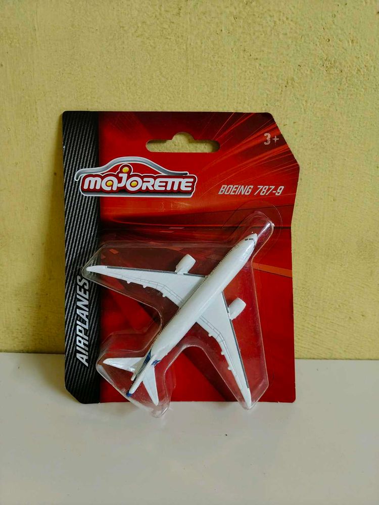 Majorette Boeing 787-9 Airplane