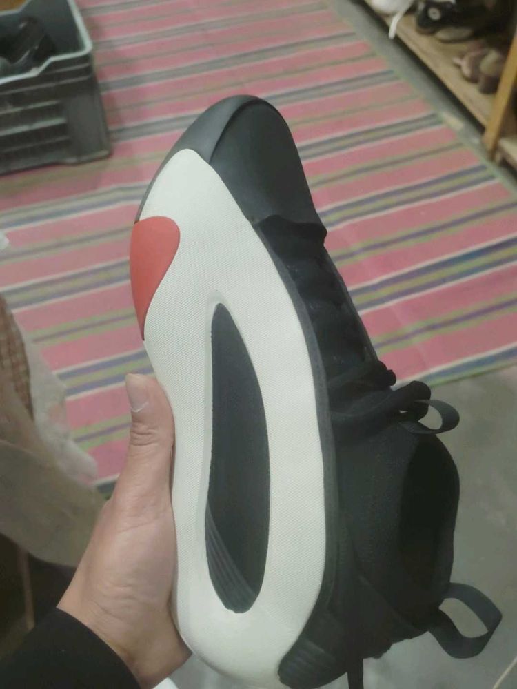 Adidas Harden volume 8