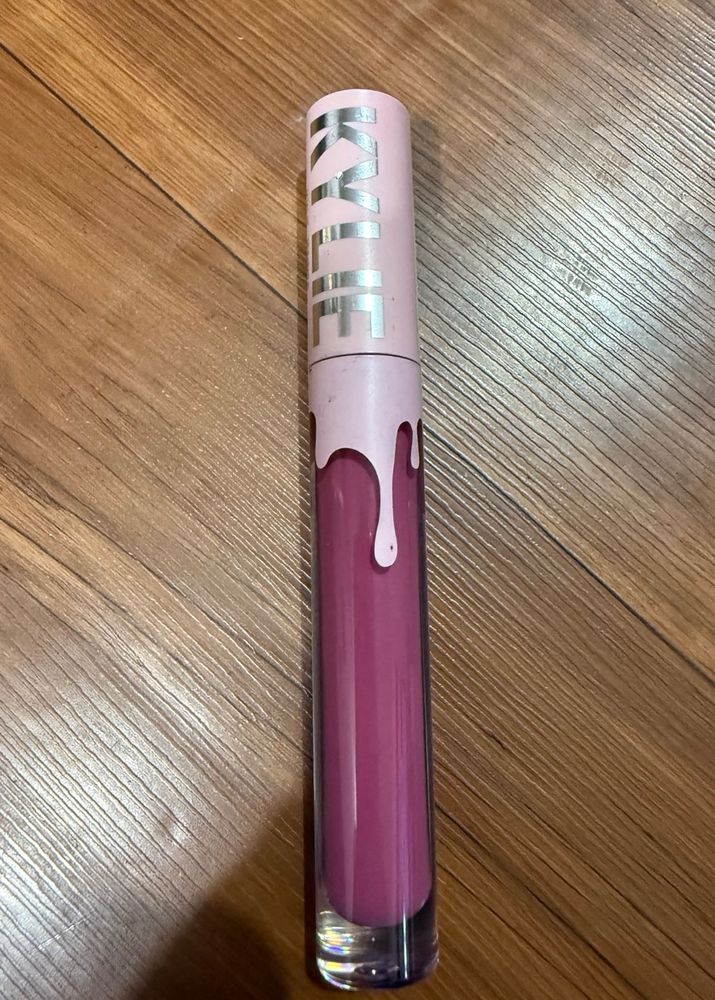 Kylie Cosmetics velvet matte Lipstick - poise k
