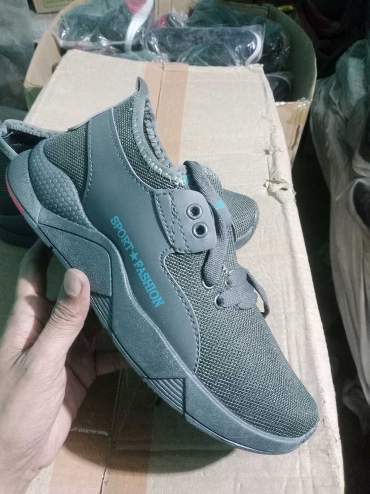 NEW NO USED SPORTS SHOES FOR MAN,