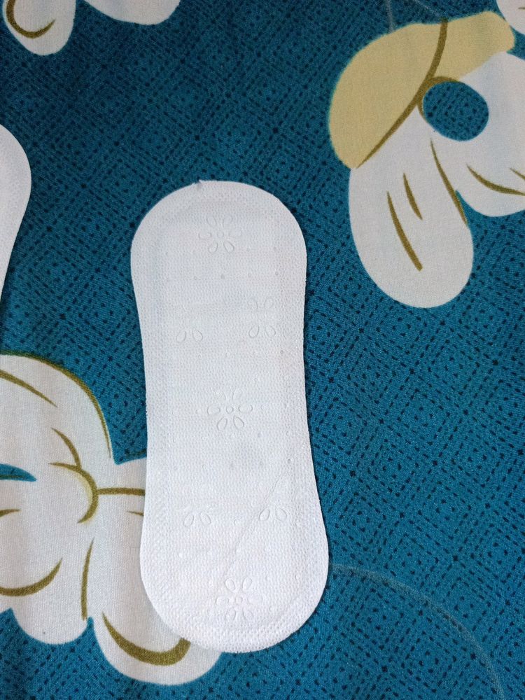 30 pcs Panty Line (White Discharge Pad