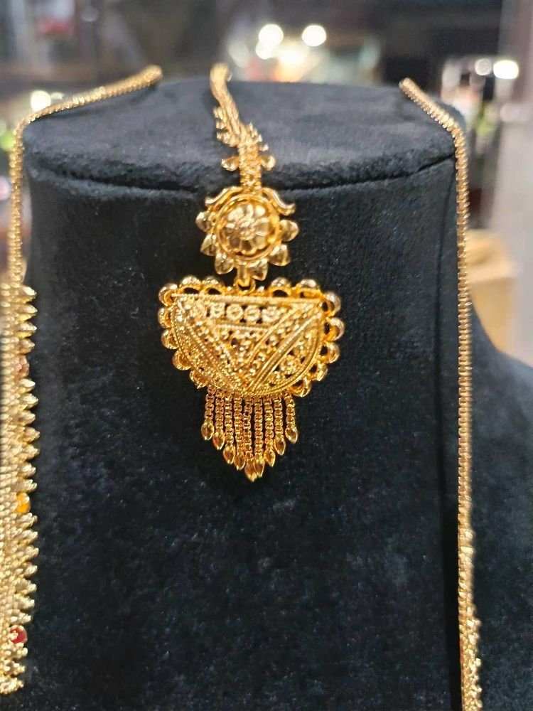 Exquisite Gold Maang Tikka