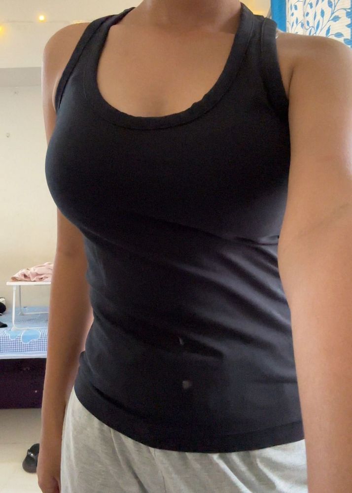 BLACK TANK TOP