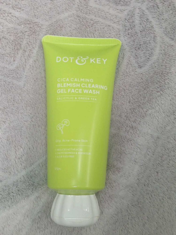 Dot &amp; Key Cica Calming Face Wash