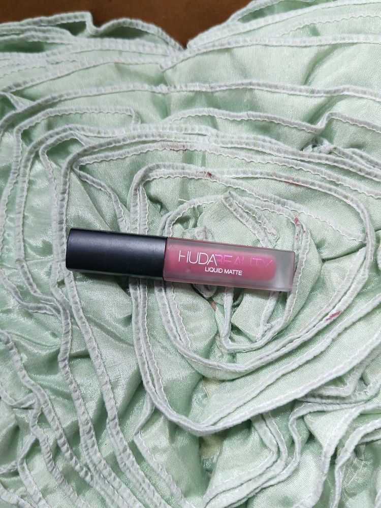 Huda Beauty Liquid Matte Lipstick