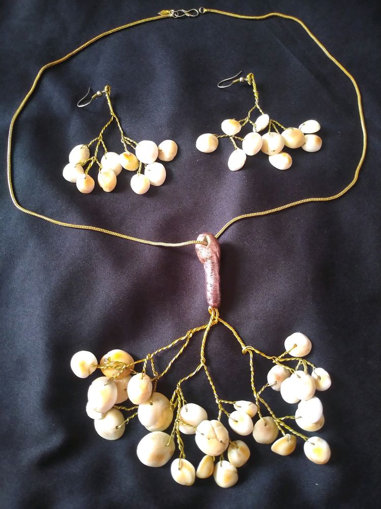 Unique Shell Necklace &amp; Earring Set