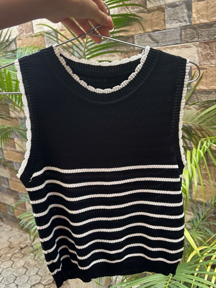 Chic Striped Sleeveless Knit Top