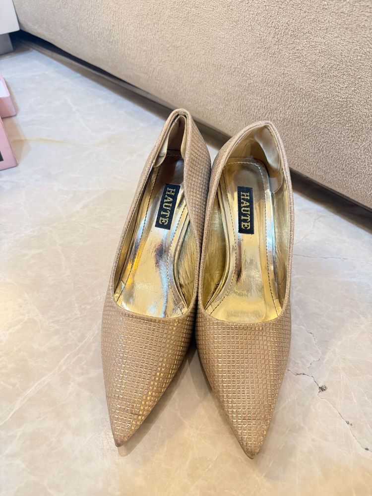 Elegant Gold Heels check details