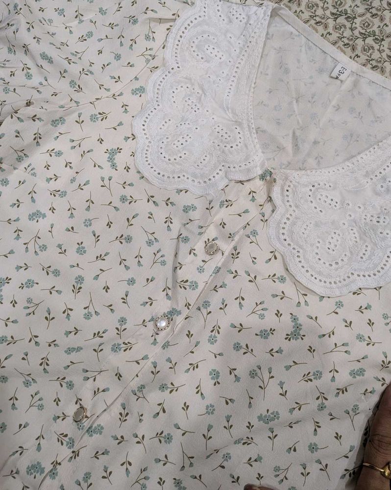 Floral Print Top with Lace Collar