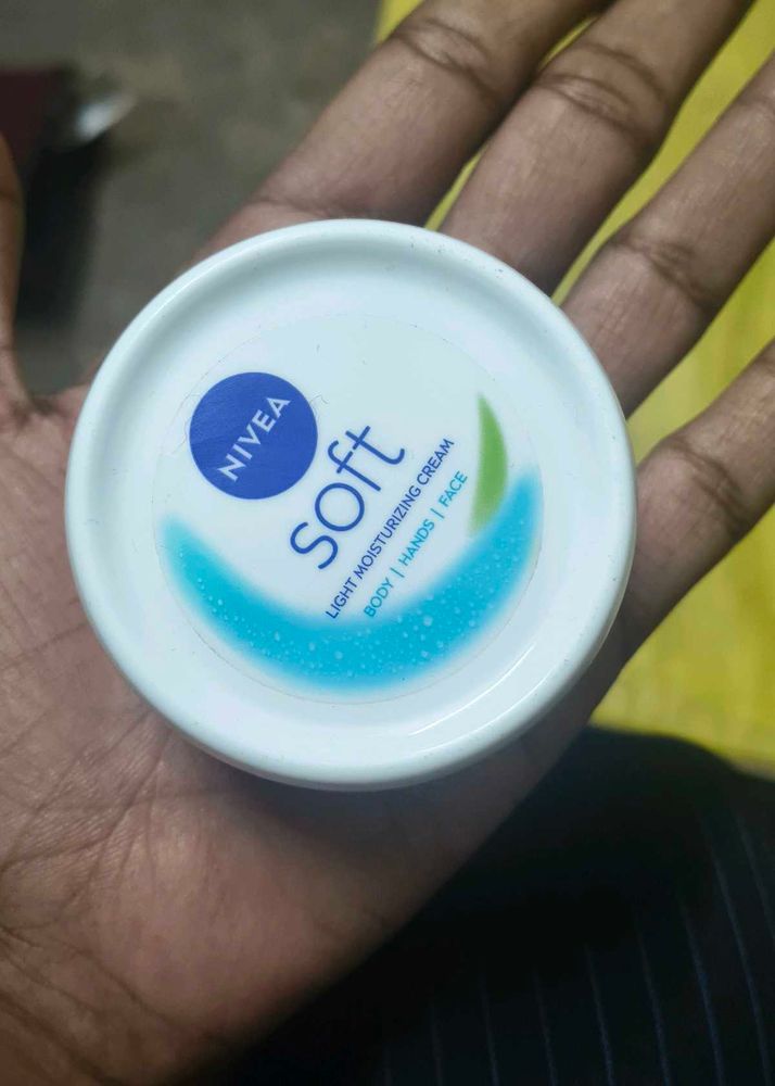 Nivea Soft Light Moisturizing Cream