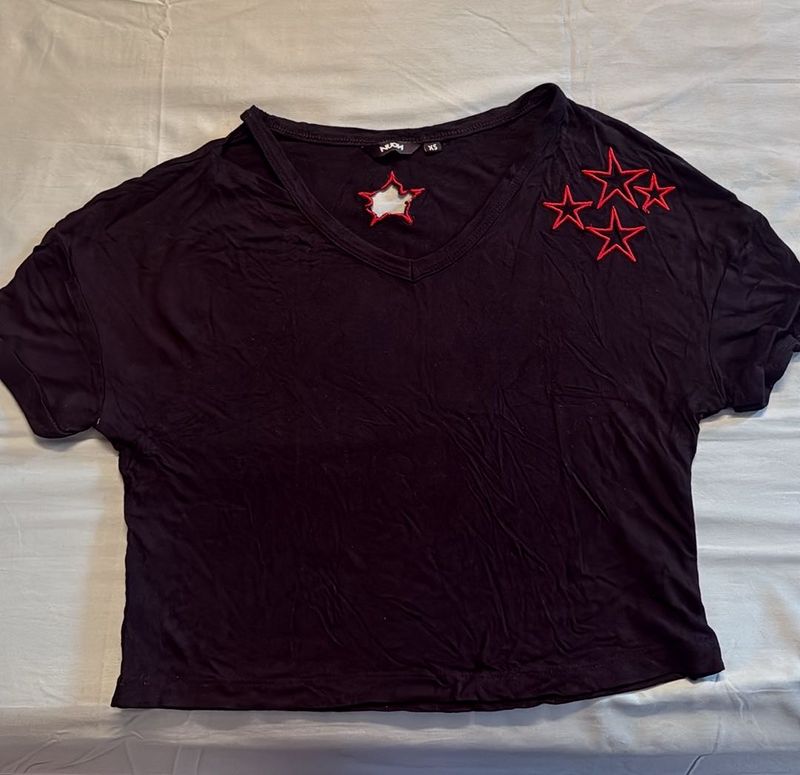 NUON Black Cropped T-Shirt with Red Star Detail