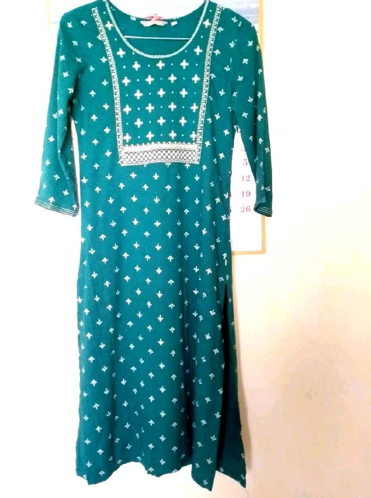 Emerald Green Embroidered Kurti