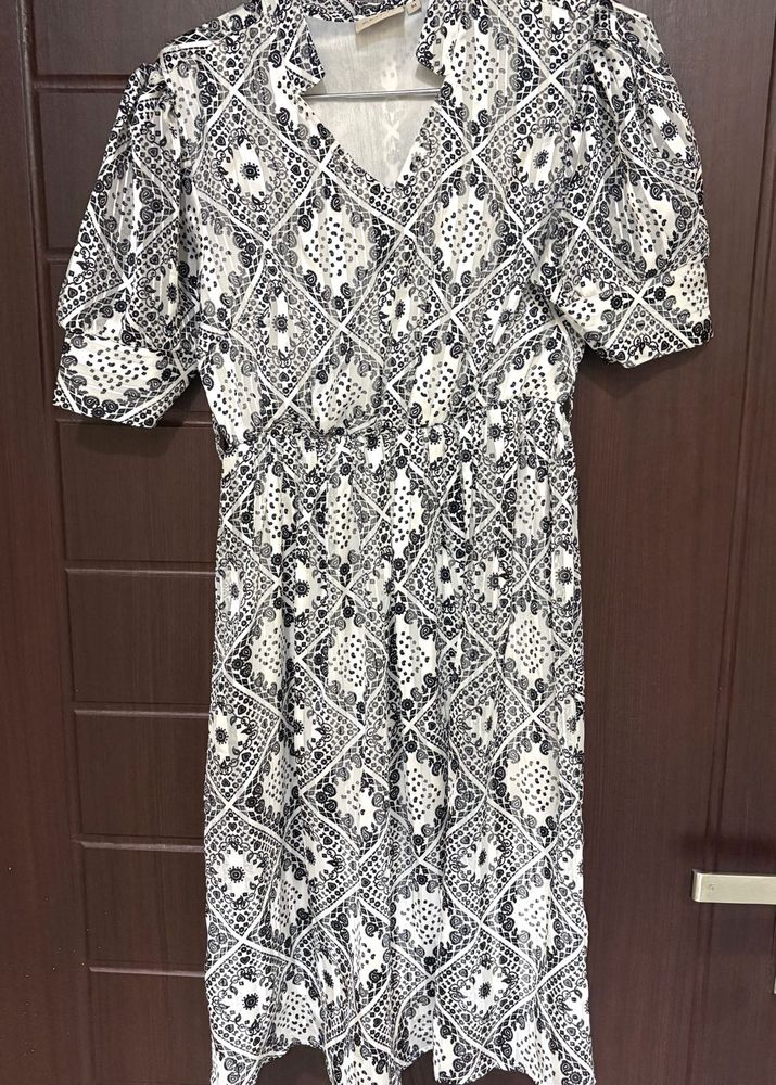 Chic Monochromatic Print Dress