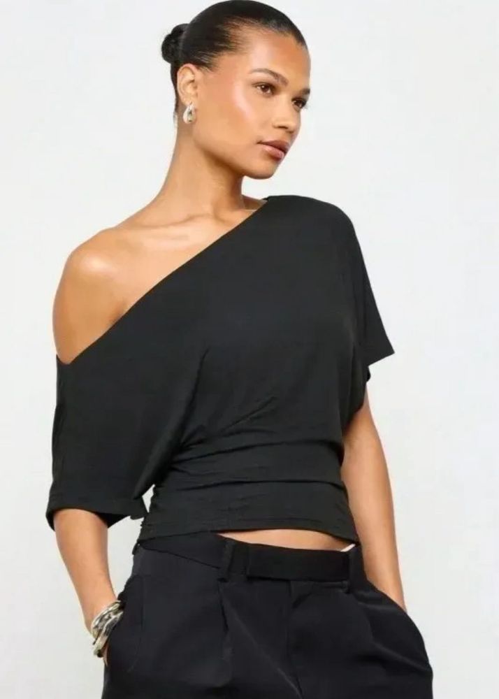 Chic One Shoulder Black Top
