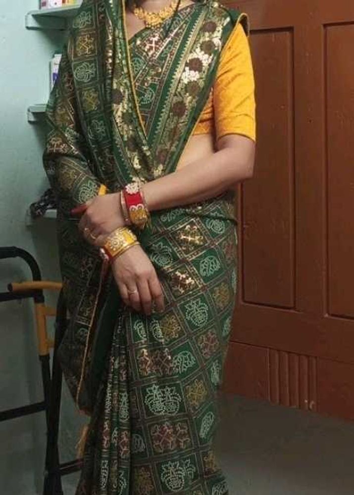 Beautiful Green Saree with yellow 🟡 blouse