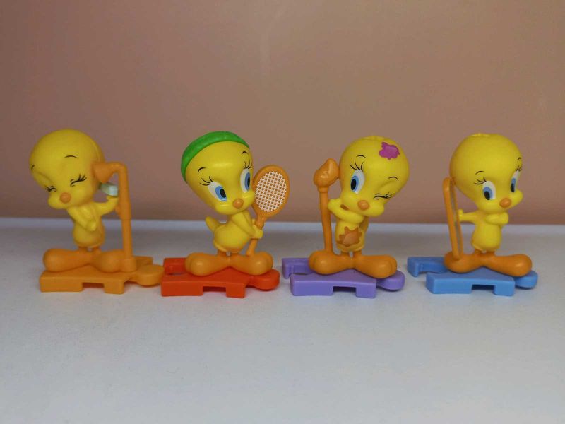 Tweety Bird Figurines Set Kinder Joy Toy