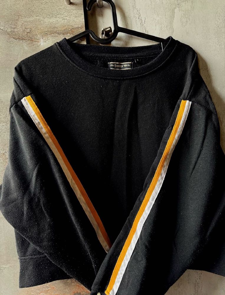 Black Crewneck Sweatshirt