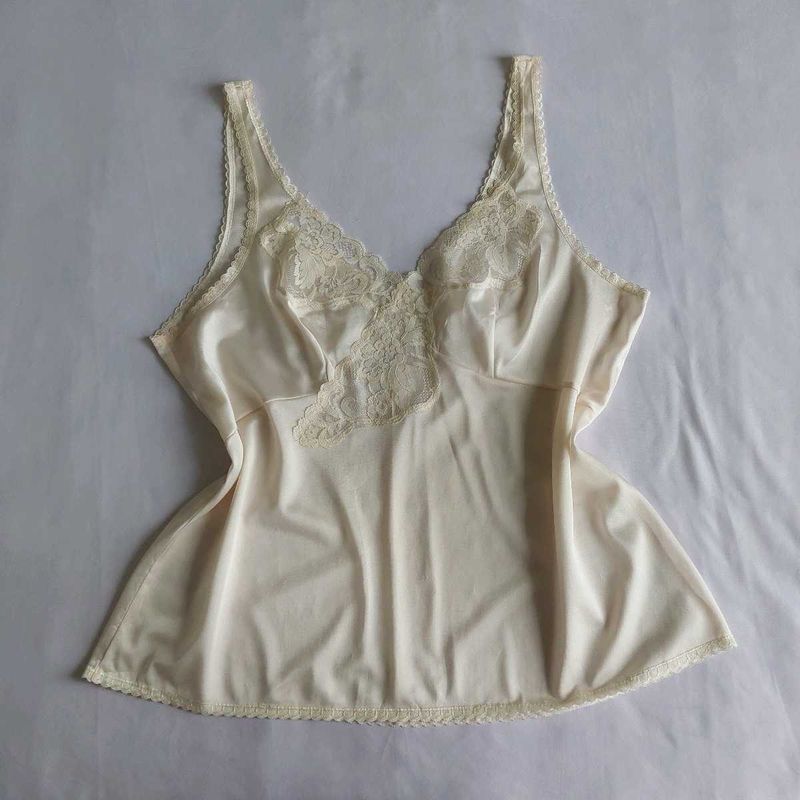 Vintage Lace Trim Cami Slip 🦢✨️