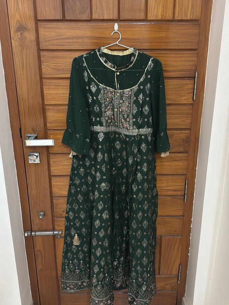 Elegant Green Embellished Kurta Suit🐢