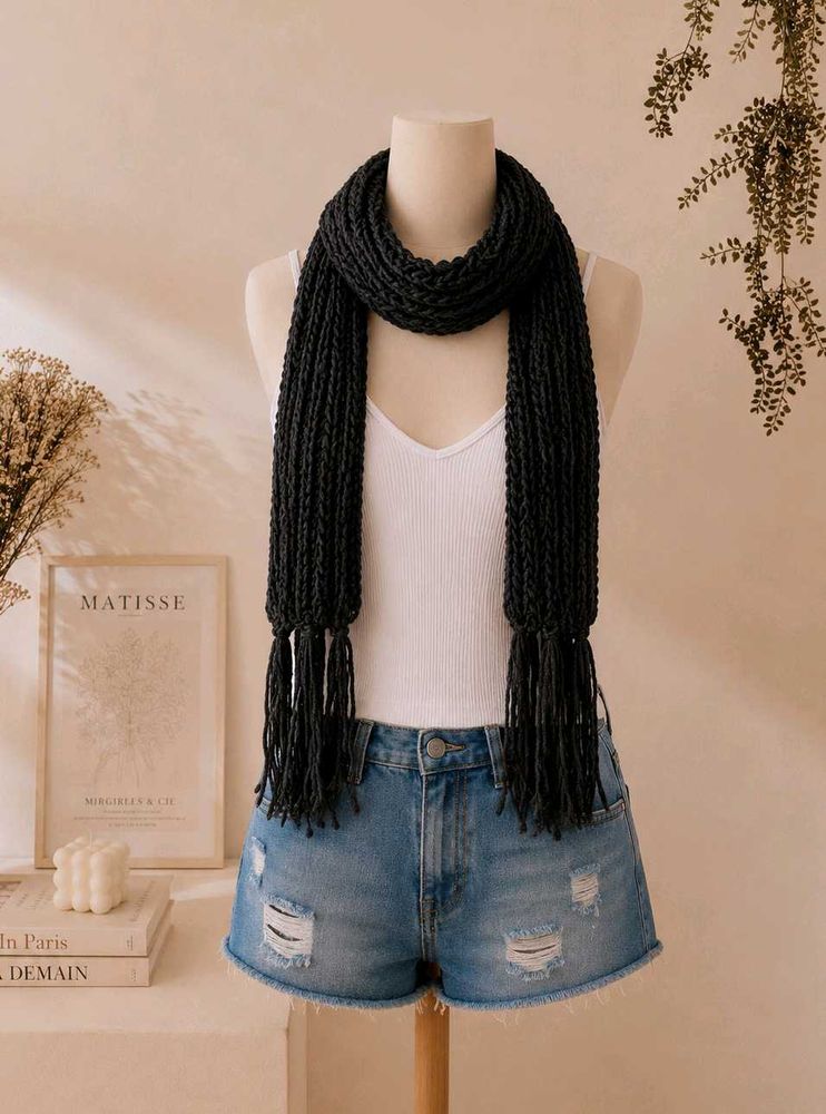 Black Chunky knit scarf with tassels ⛓️🖤