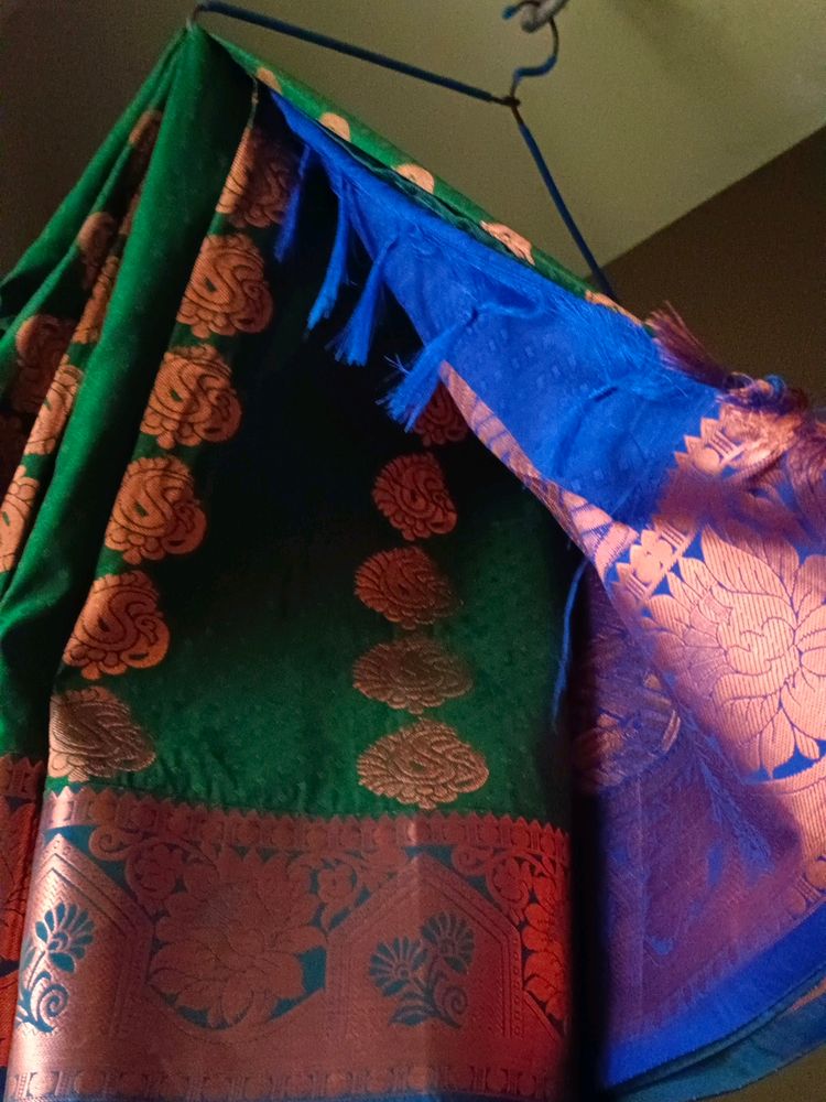 Beautiful Green Silk Saree With Blue Borders