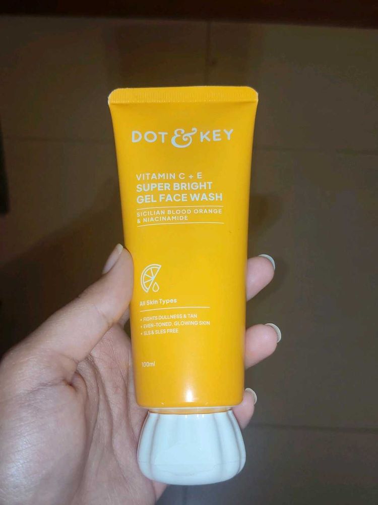 DOT &amp; KEY Vitamin C+E Super Bright Gel Face Wash