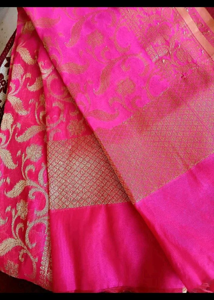 Vibrant Pink Banarasi Silk duppatta