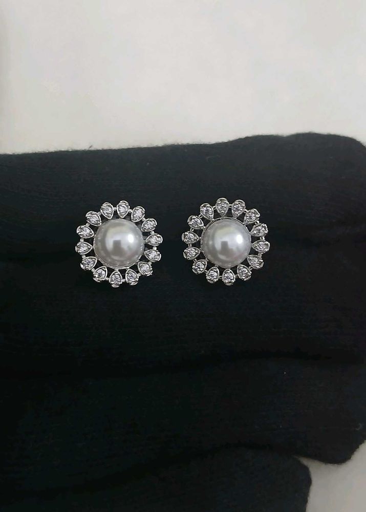 Elegant Pearl &amp; Crystal Stud Earrings