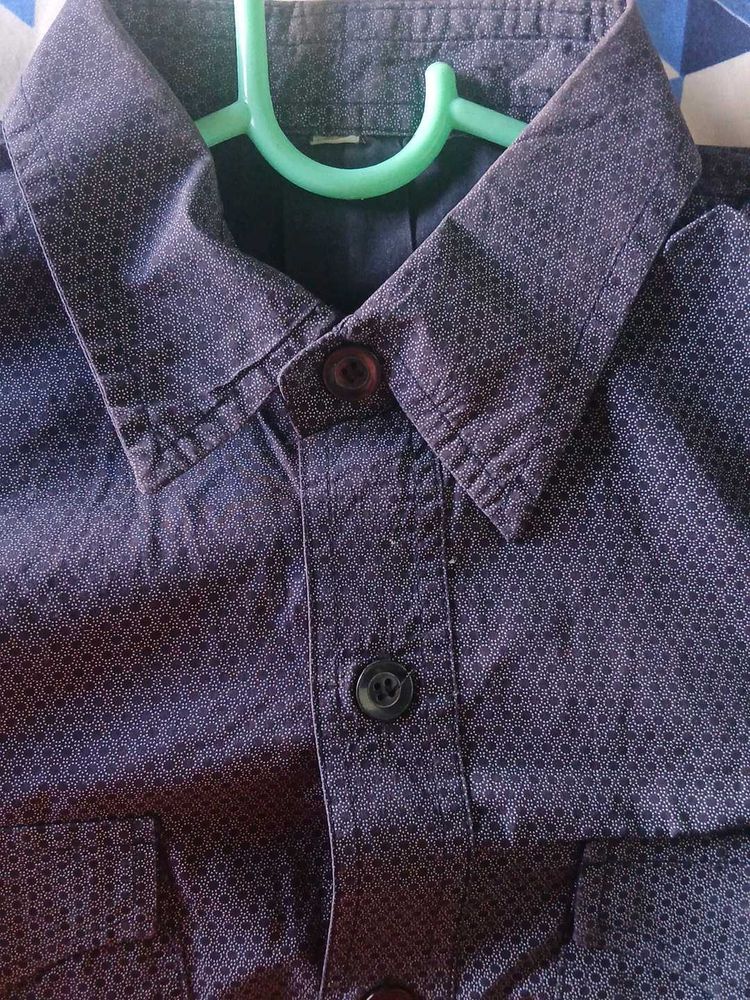 Men's Patterned Button-Up Shirt