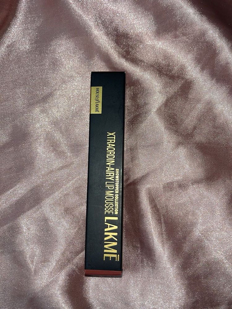 Lakme Xtraordin-Airy Lip Mousse