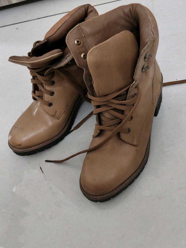 Stylish Tan Leather Lace-Up Boots