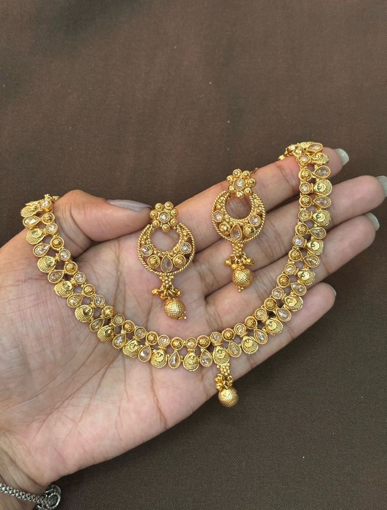 Elegant Gold Necklace and Earring Set