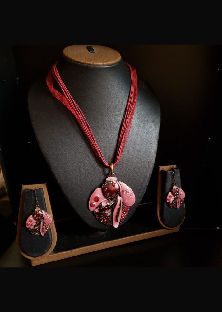 Vintage enemelled Pendant Necklace &amp; Earrings Set