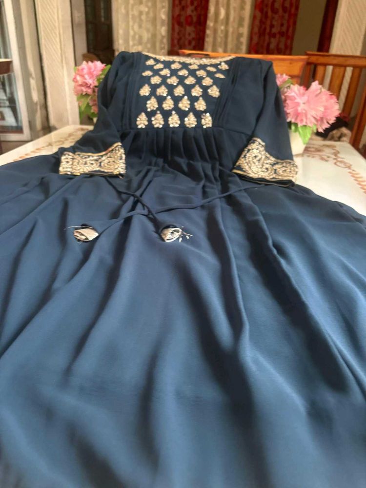 Elegant Embroidered Anarkal Single i Gown