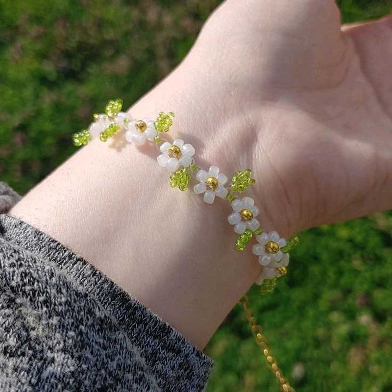 Daisy Beaded Bracelet💚🤍