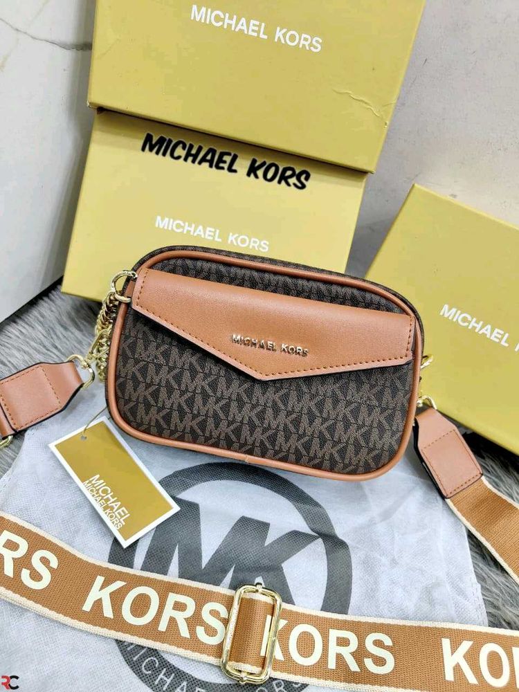 Michael Kors MAISIE 2-IN-1 Signature Camera Bag WD