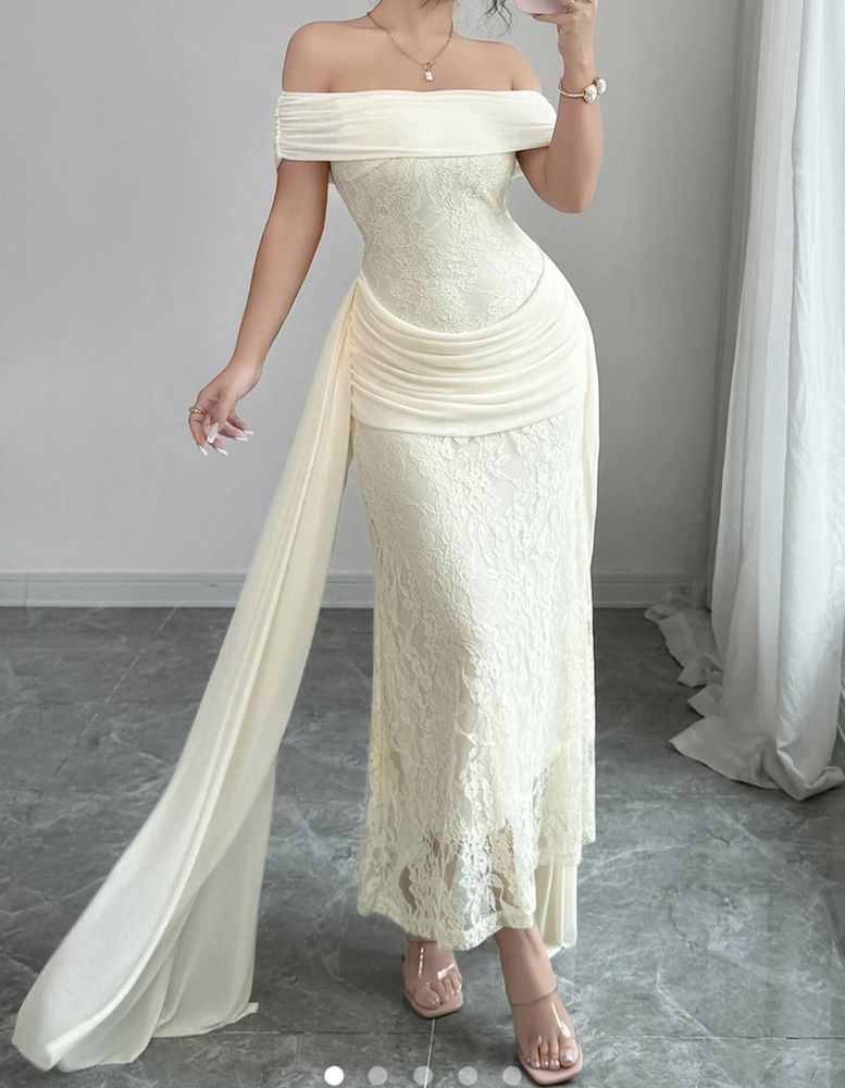 Elegant Off-Shoulder Lace Maxi Dress