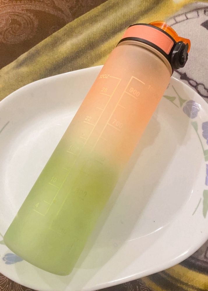 Gradient Water Bottle with Measurement Markings