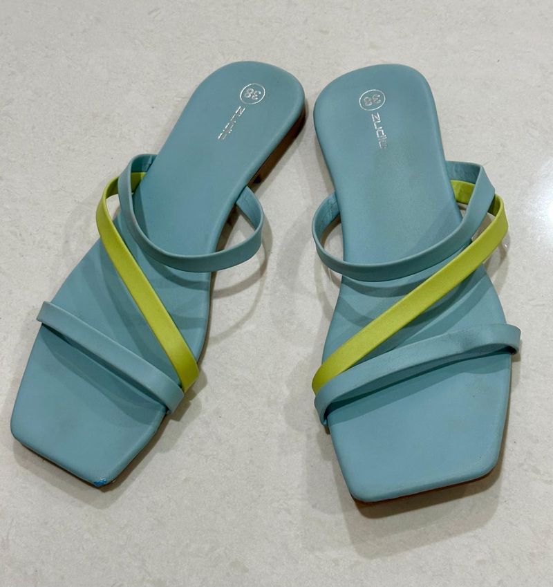 Stylish Blue &amp; Yellow Strap Sandals