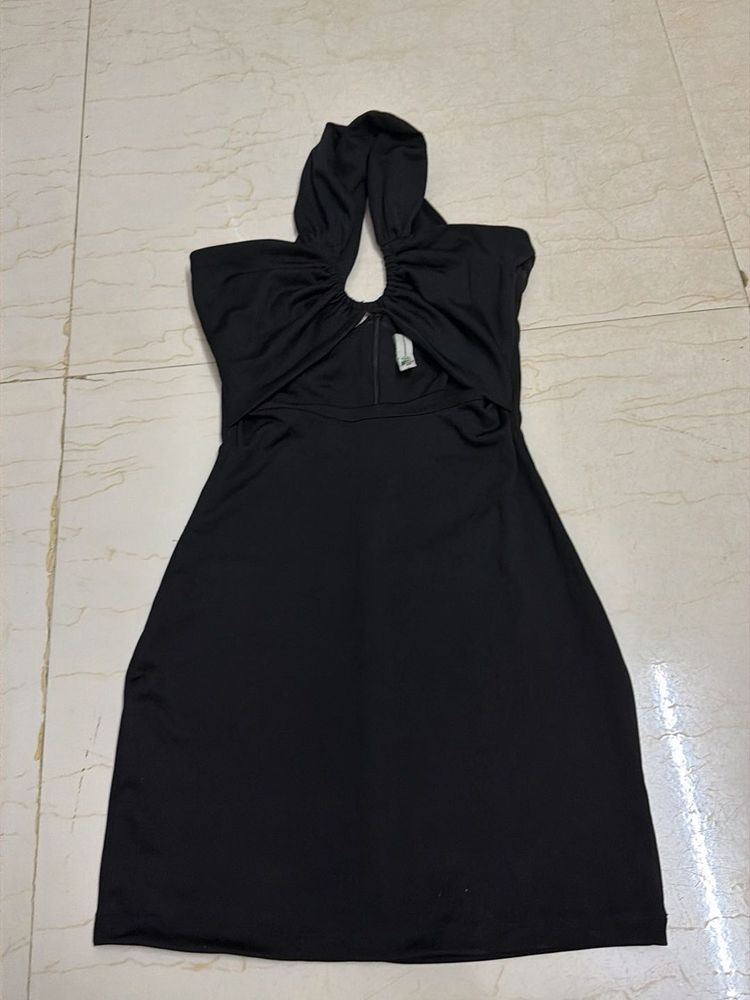 Chic Black Halter Neck Cut-Out Dress