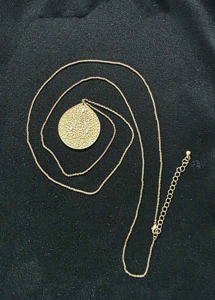 Elegant Gold Tone Pendant Necklace