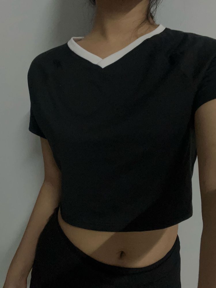 Black Cropped V-Neck T-Shirt