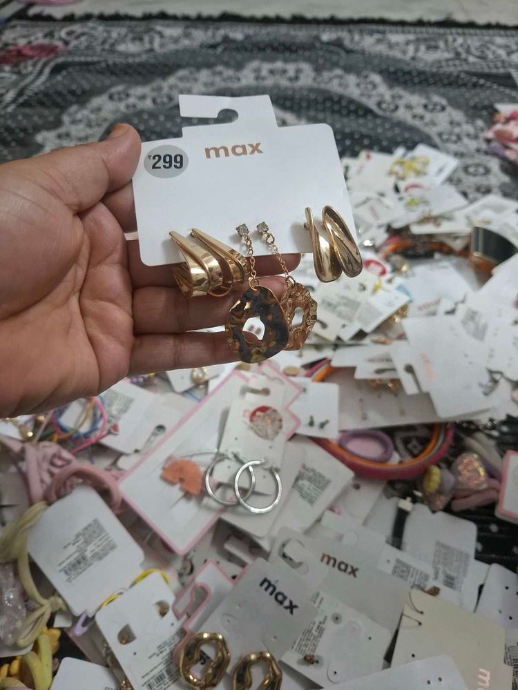 50 plus earrings set for just 1000