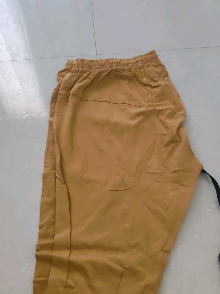 Comfortable Mustard leggings