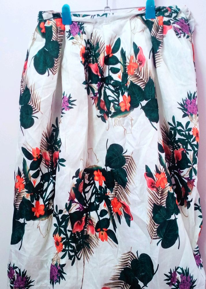 Very Nice  Skirt  With Print For Sale