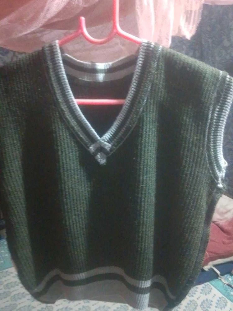 New V-Neck Sweater Vest – Dark Green
