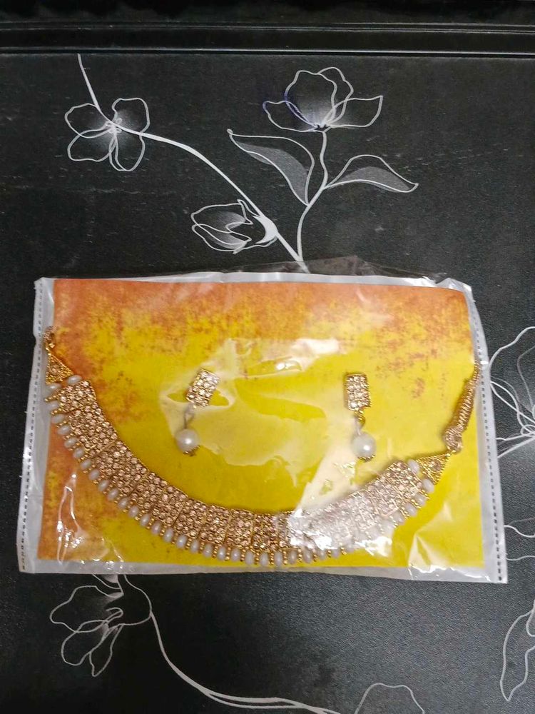 Elegant Pearl &amp; Crystal Necklace Set