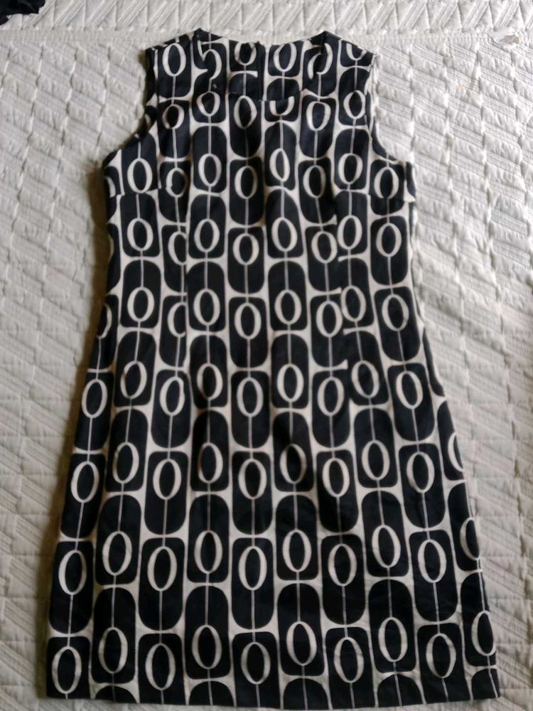 Chic Black &amp; White Geometric Print Dress
